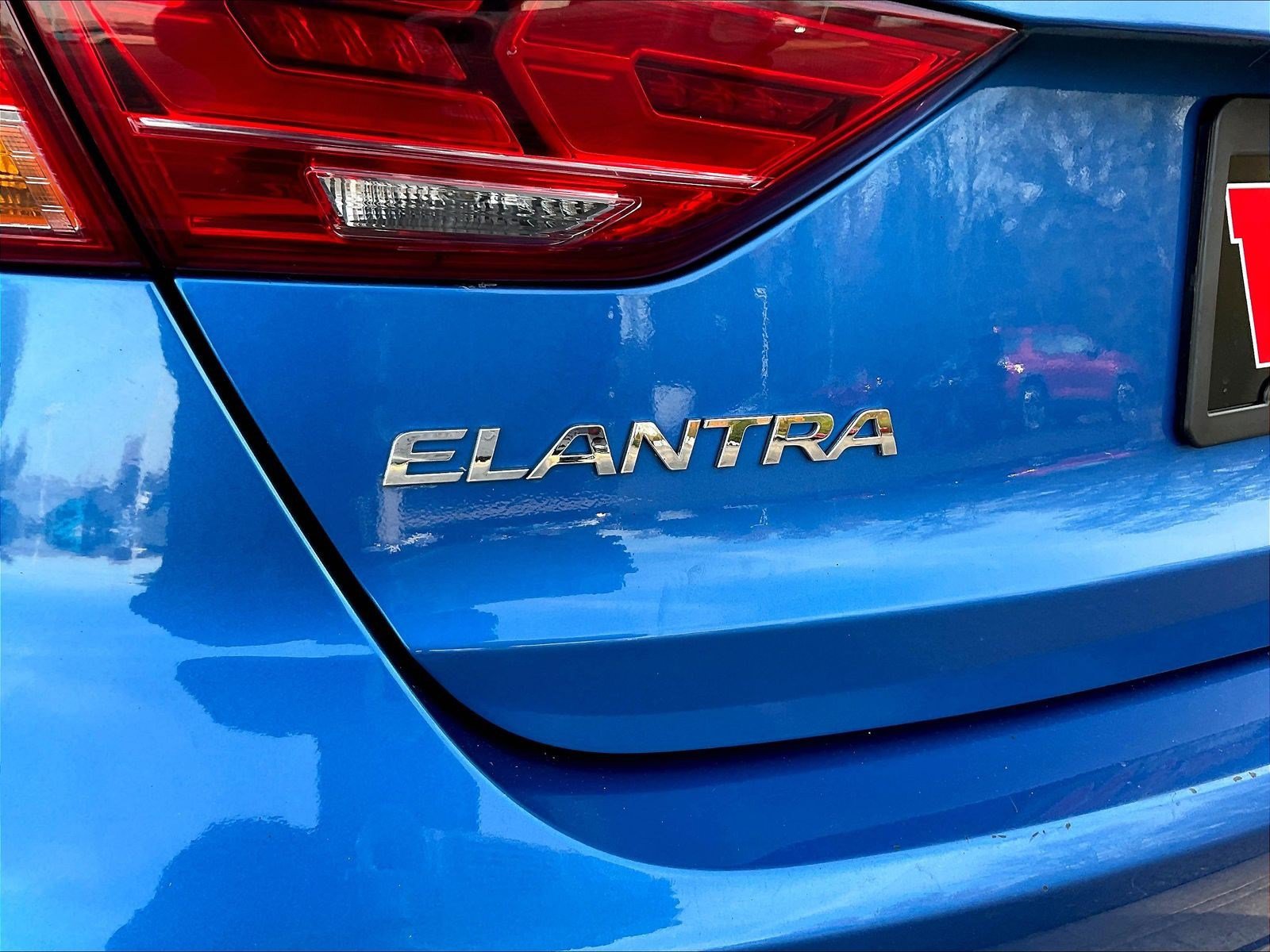 Used 2018 Hyundai Elantra Sport w/ Cargo Package FWD image 23