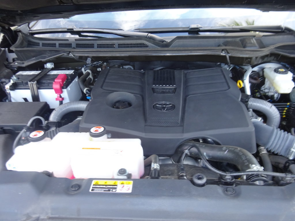 Used 2025 Toyota Tundra SR5 AWD/4WD image 11