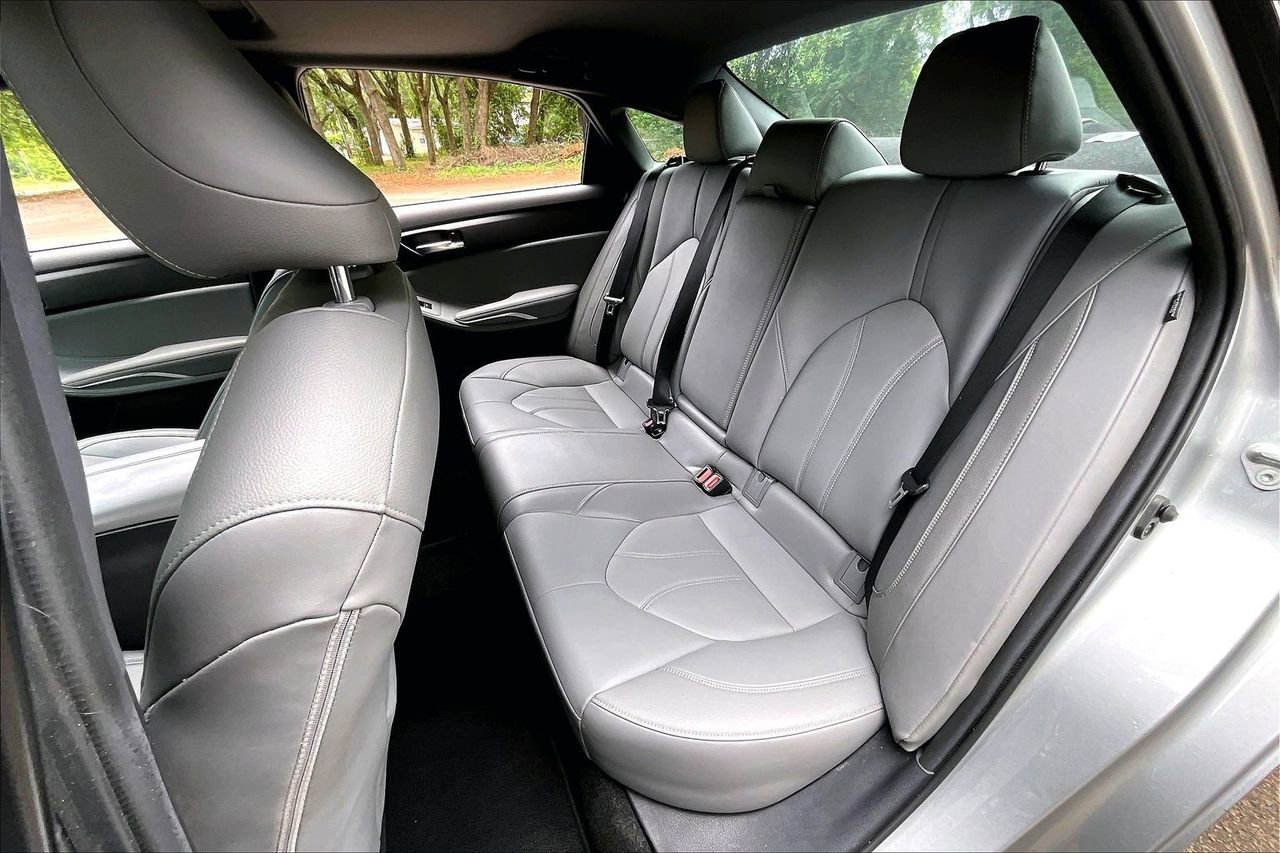 Used 2021 Toyota Avalon XLE w/ Moonroof Package FWD image 19