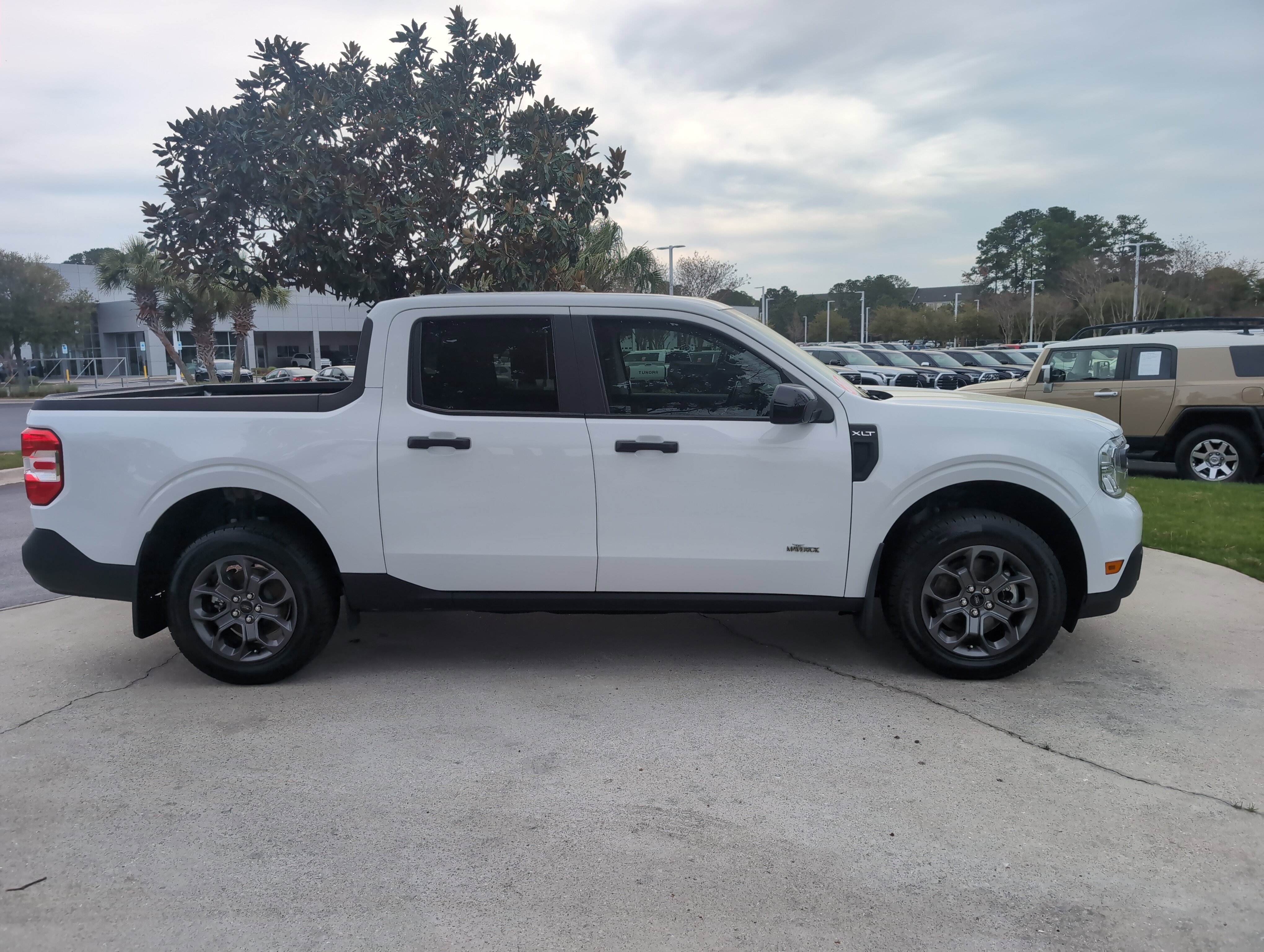 Used 2024 Ford Maverick XLT w/ XLT Luxury Package FWD image 11