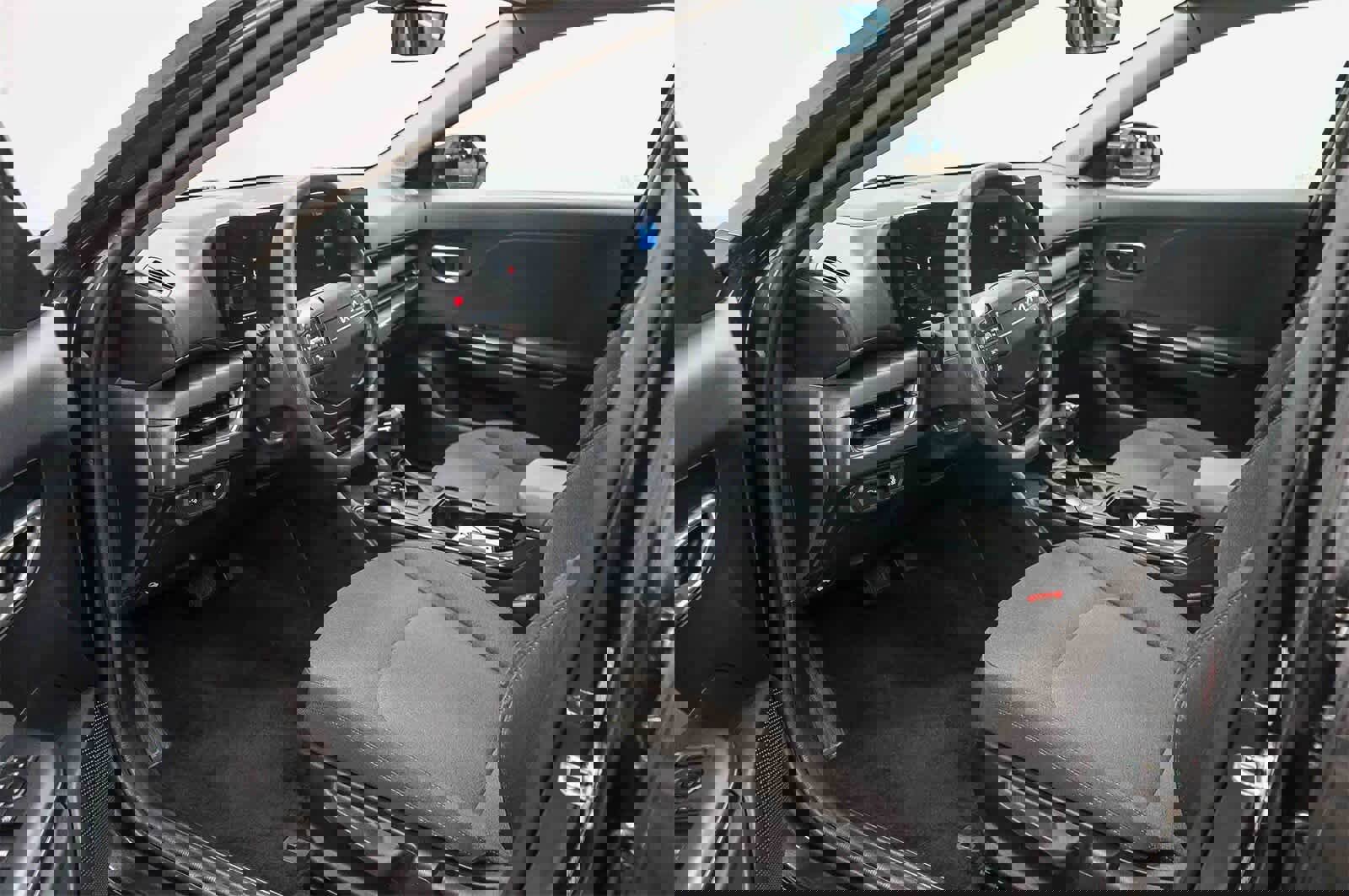 Used 2025 Kia K4 LXS image 17