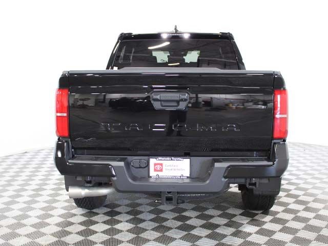 Certified 2025 Toyota Tacoma TRD Off-Road AWD/4WD image 5
