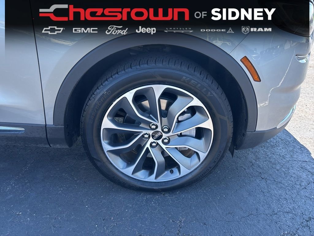 Used 2023 Lincoln Nautilus Reserve image 12