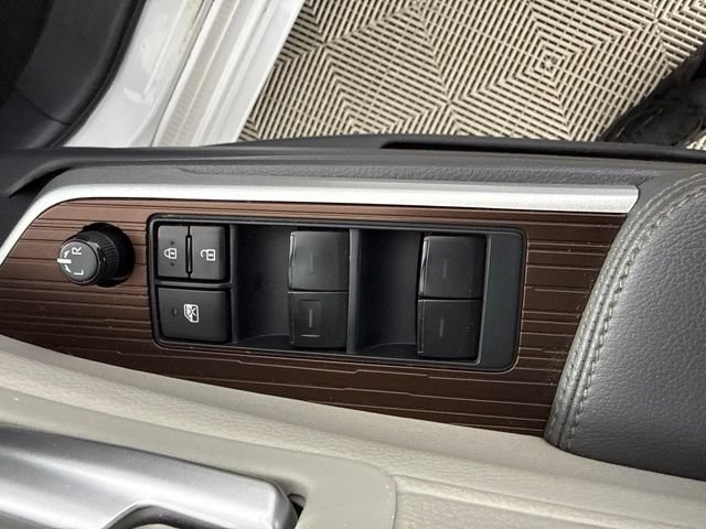 Used 2022 Toyota Sienna XLE FWD image 24