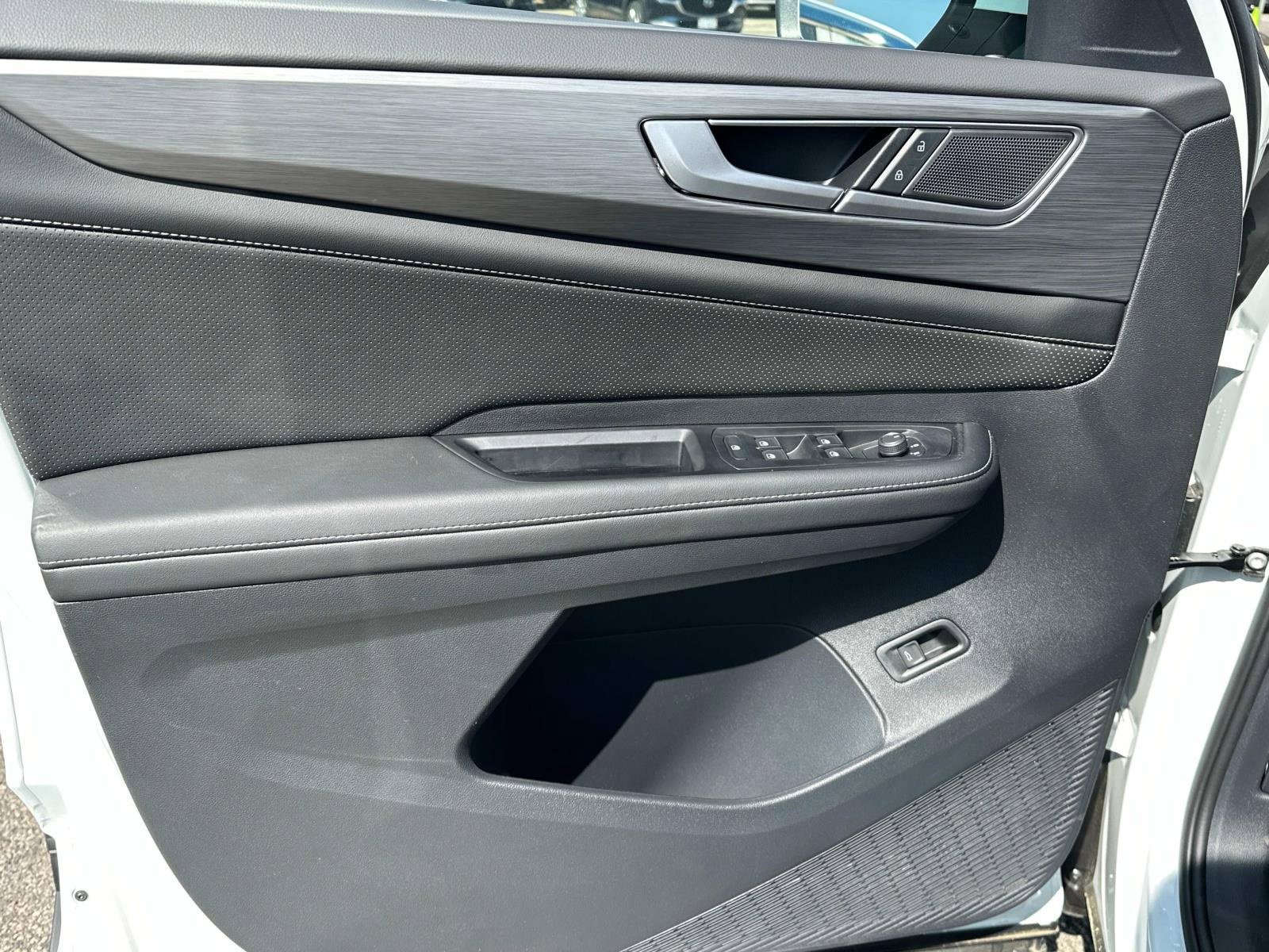 New 2025 Volkswagen Atlas Cross Sport SE image 8