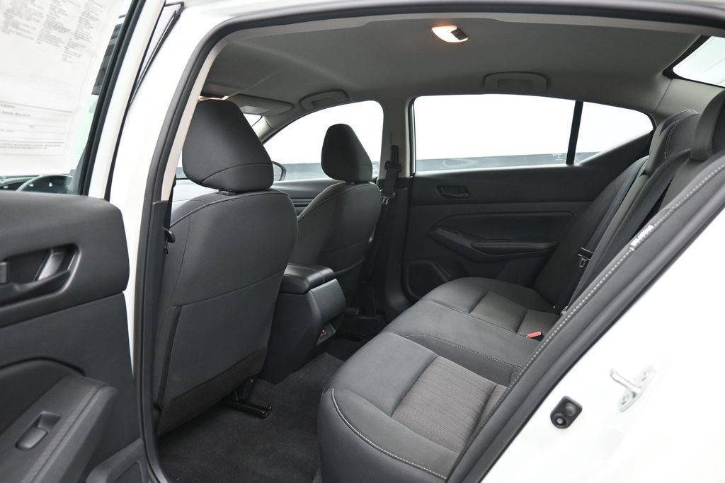 Used 2024 Nissan Altima 2.5 SV FWD image 25