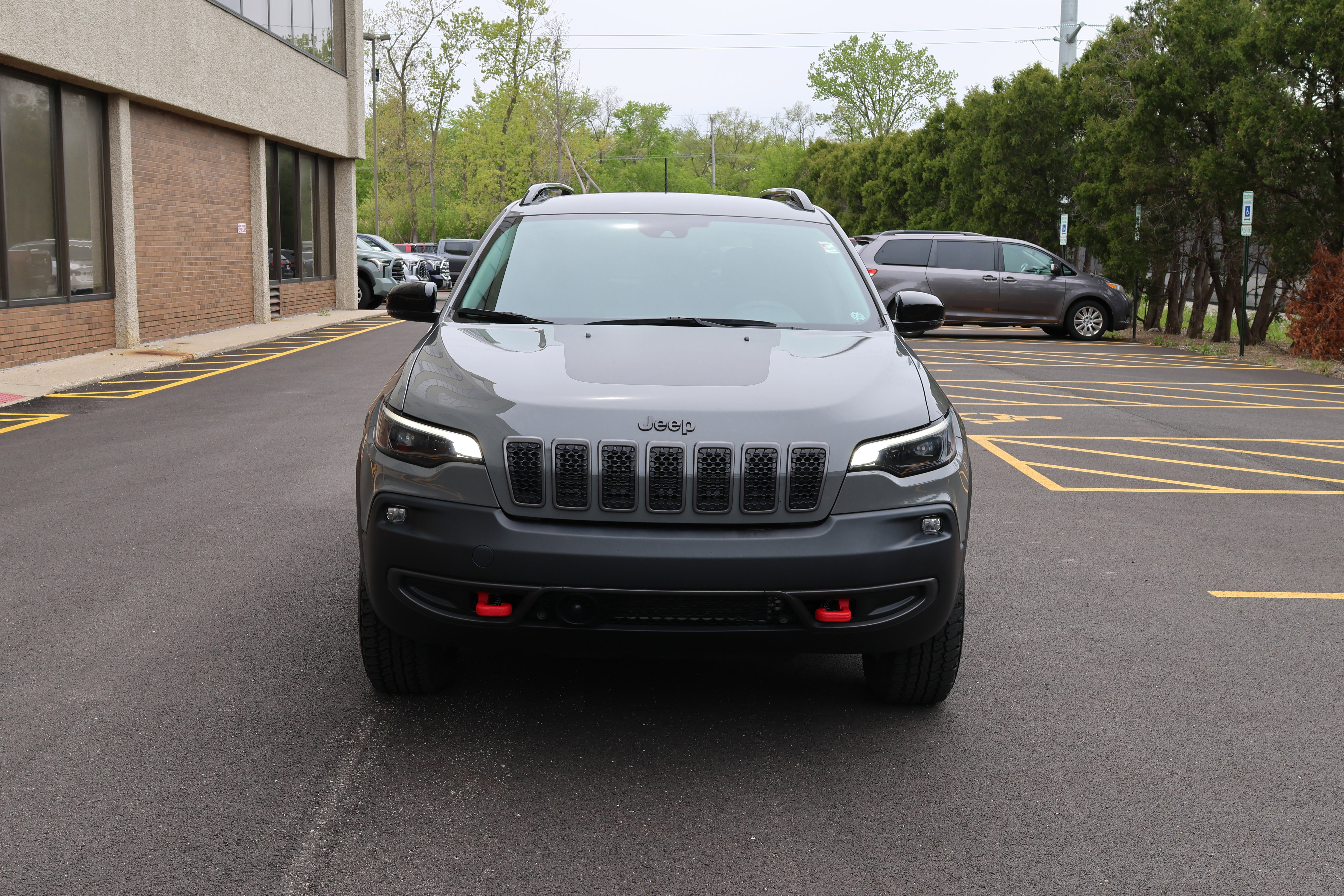 Used 2022 Jeep Cherokee Trailhawk AWD/4WD image 11
