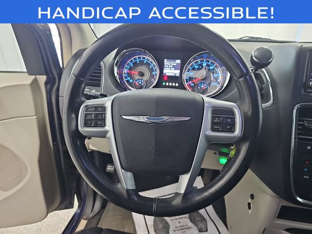 Used 2013 Chrysler Town & Country Touring FWD image 14