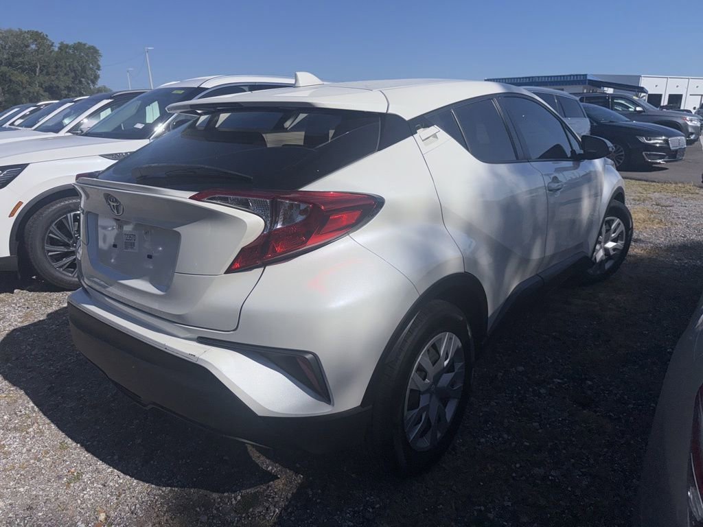 Used 2020 Toyota C-HR LE FWD image 4