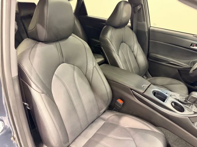 Used 2022 Toyota Avalon XLE w/ Moonroof Package image 35