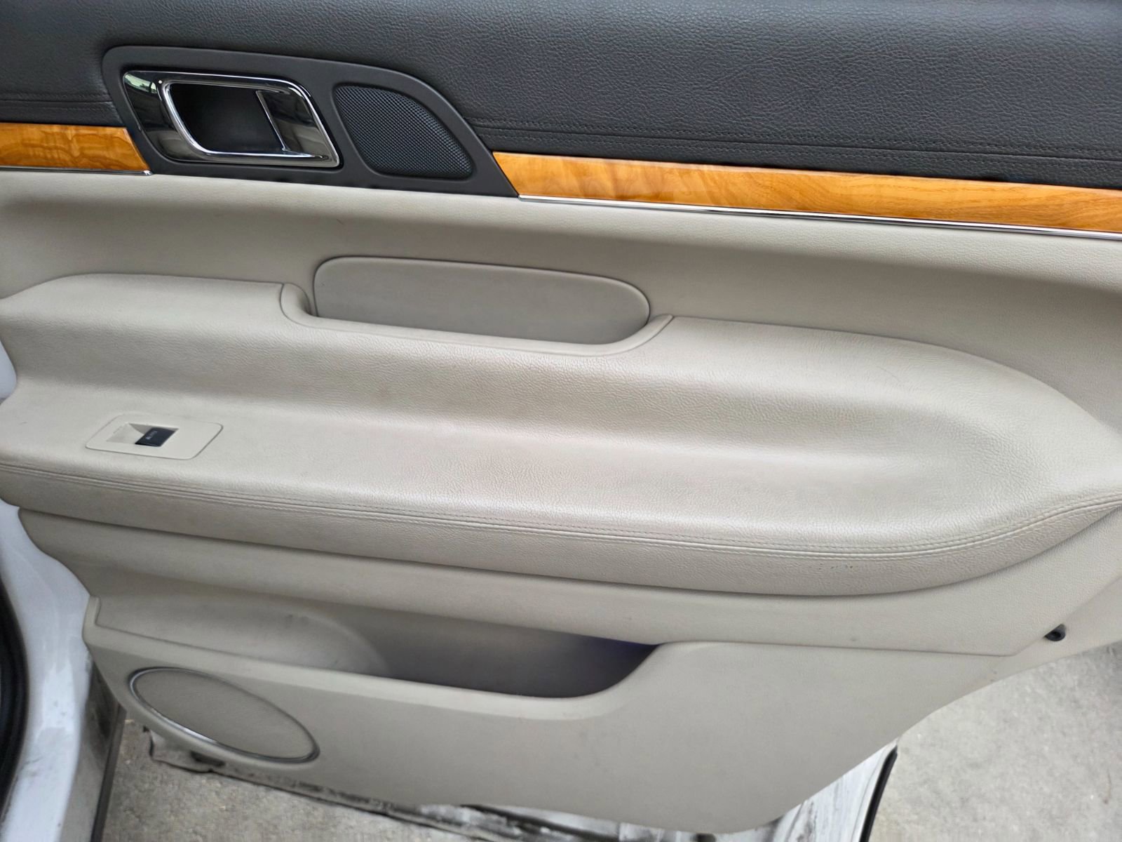 Used 2012 Lincoln MKT AWD image 15