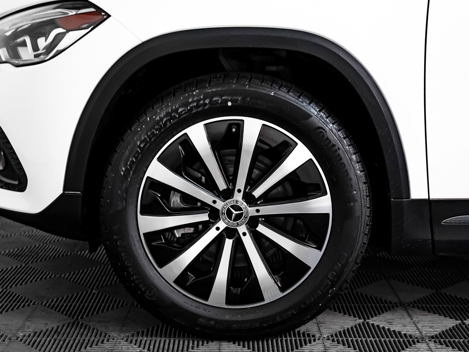 Certified 2023 Mercedes-Benz GLA 250 w/ Premium Package image 6