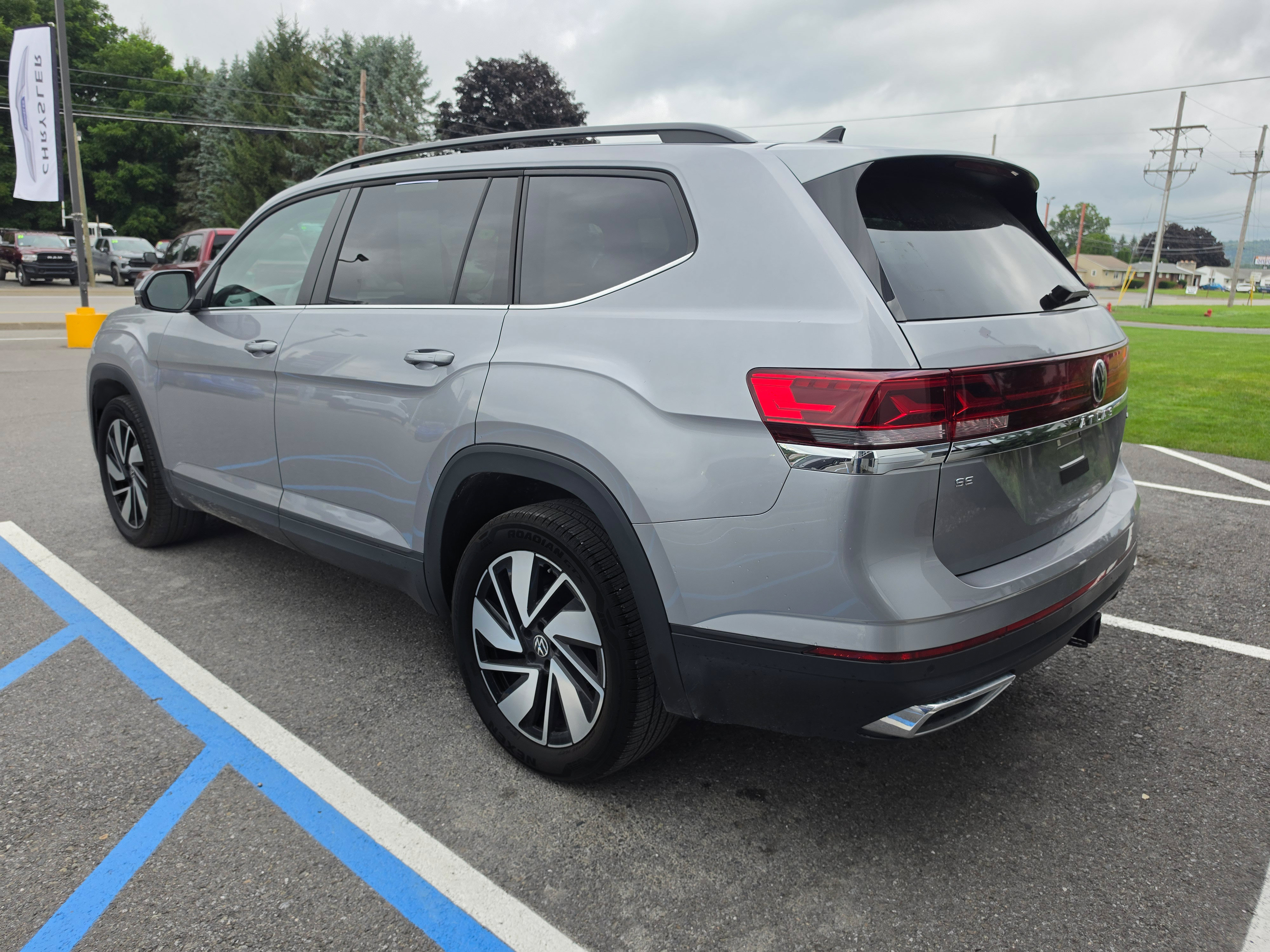 Used 2026 Volkswagen Atlas SE AWD/4WD image 6