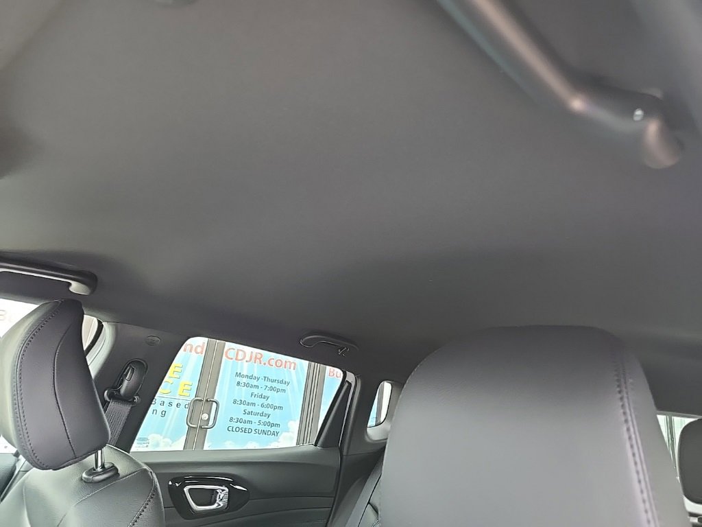 Used 2026 Jeep Compass Latitude image 32