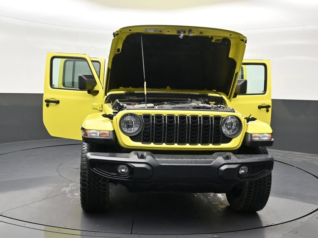 Used 2024 Jeep Gladiator Sport AWD/4WD image 36