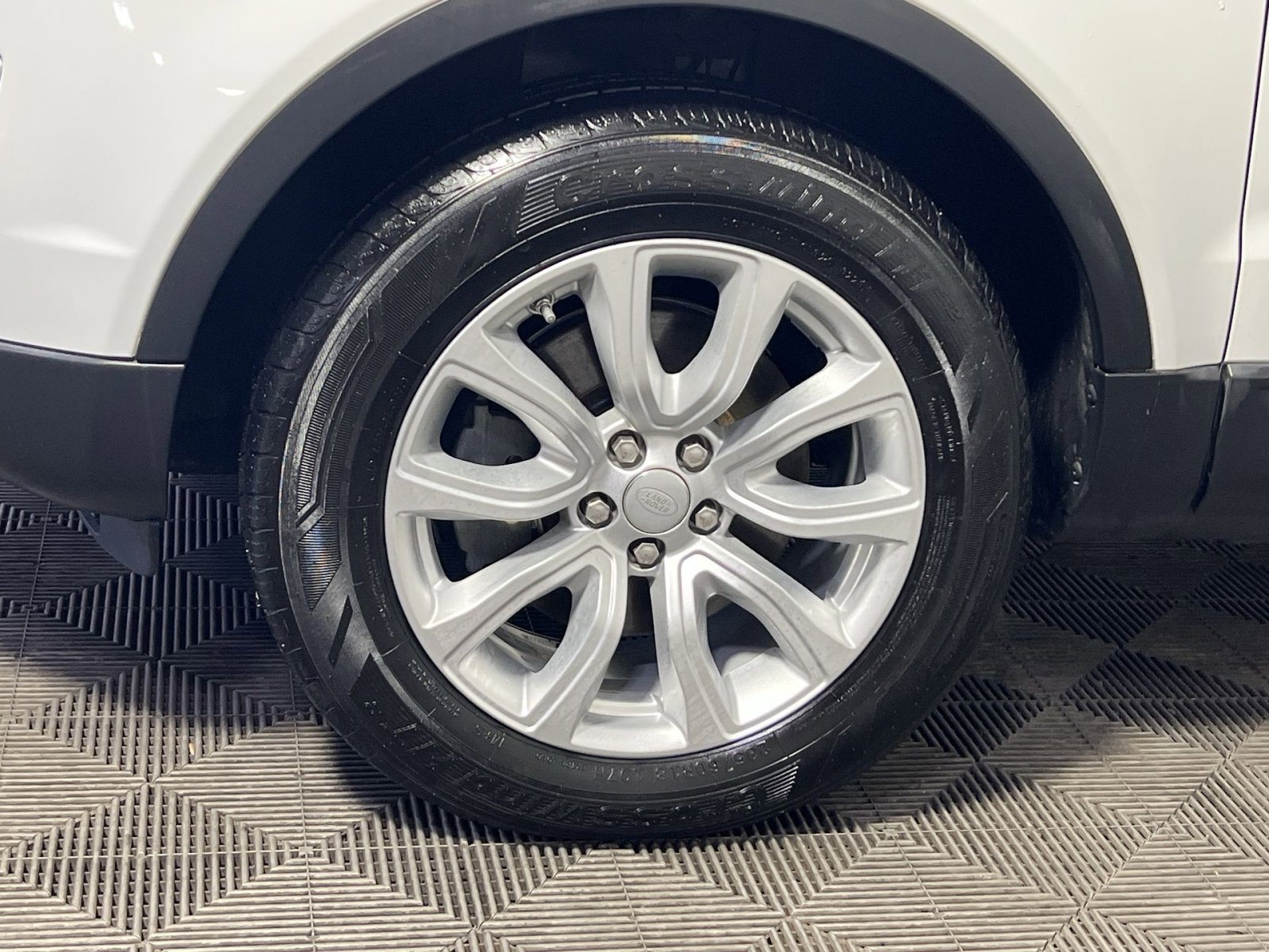 Used 2017 Land Rover Range Rover Evoque SE image 12