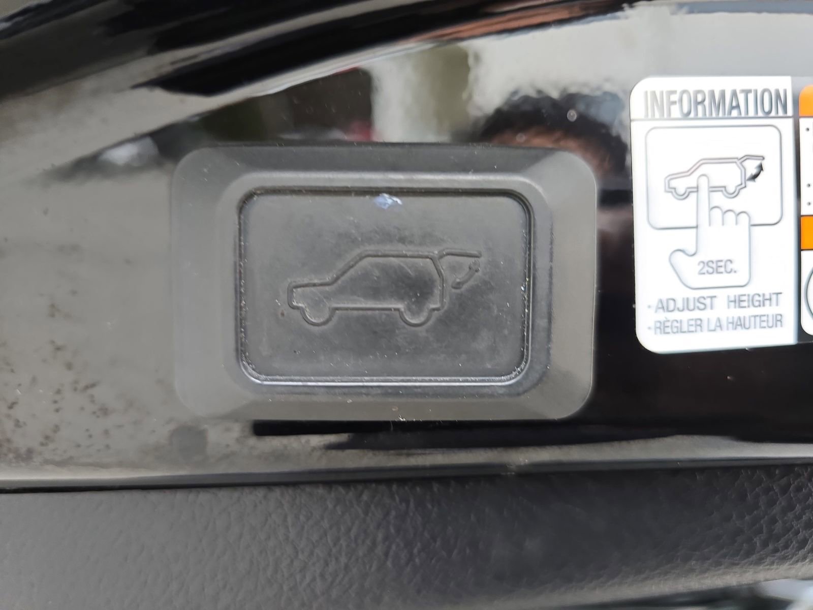 Used 2017 Toyota RAV4 XLE image 17