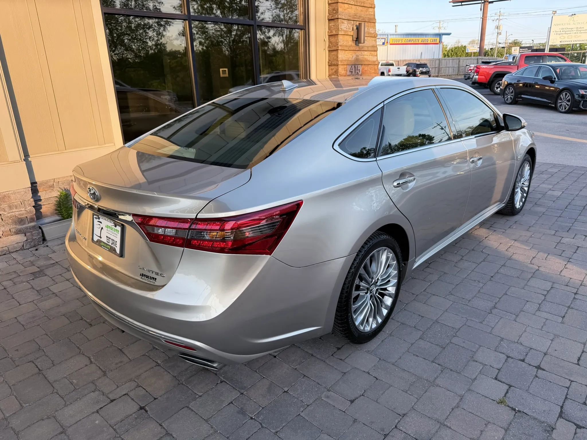 Used 2017 Toyota Avalon Limited FWD image 75