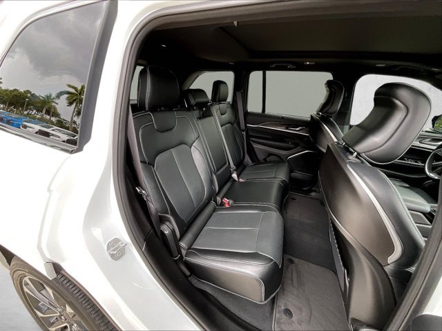 Used 2024 Jeep Grand Cherokee Overland w/ Luxury Tech Group IV AWD/4WD image 29