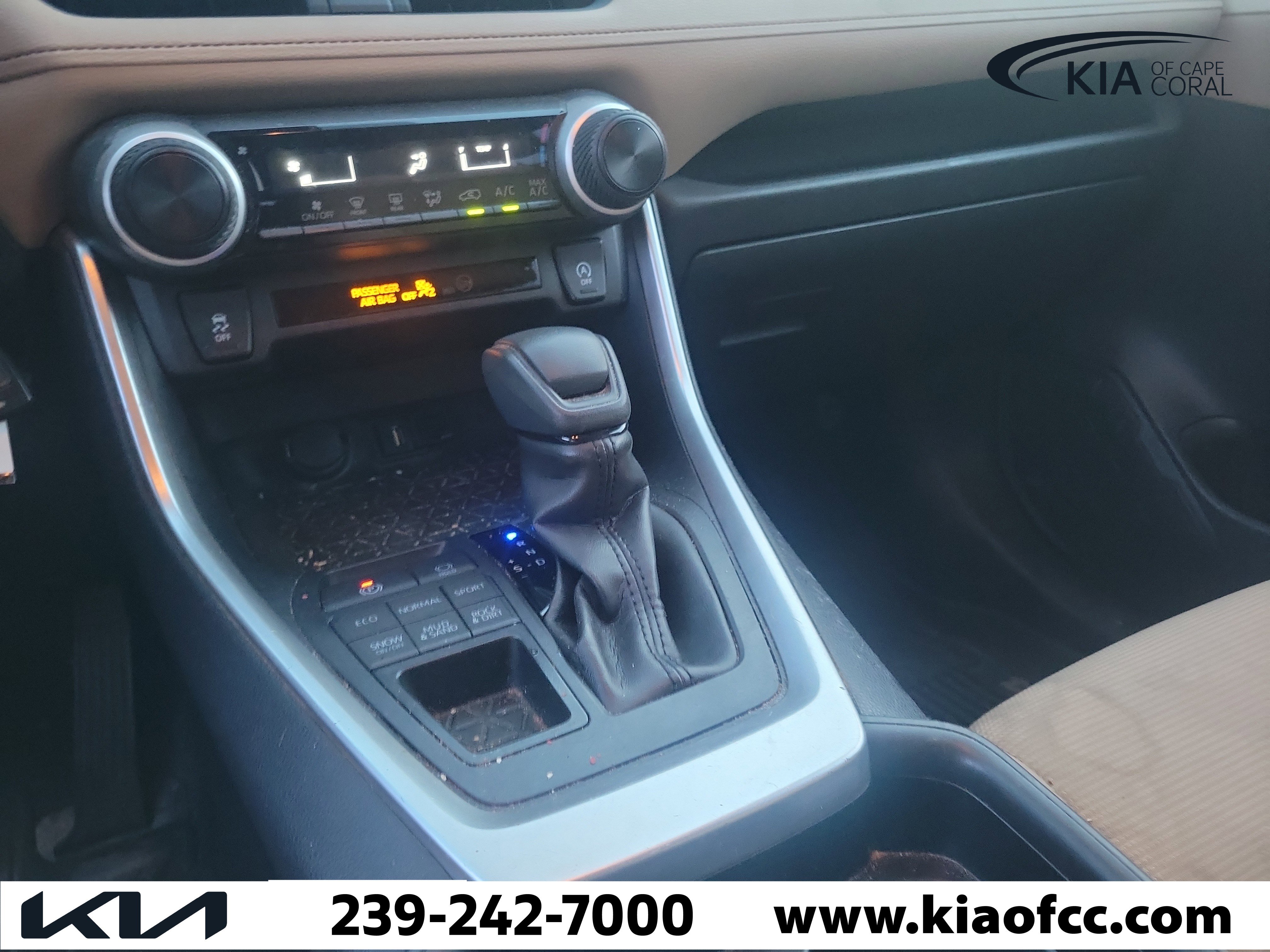 Used 2020 Toyota RAV4 LE w/ All Weather Liner Package AWD/4WD image 20