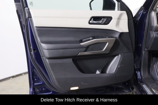 Used 2022 Nissan Pathfinder Platinum w/ Cargo Package FWD image 20