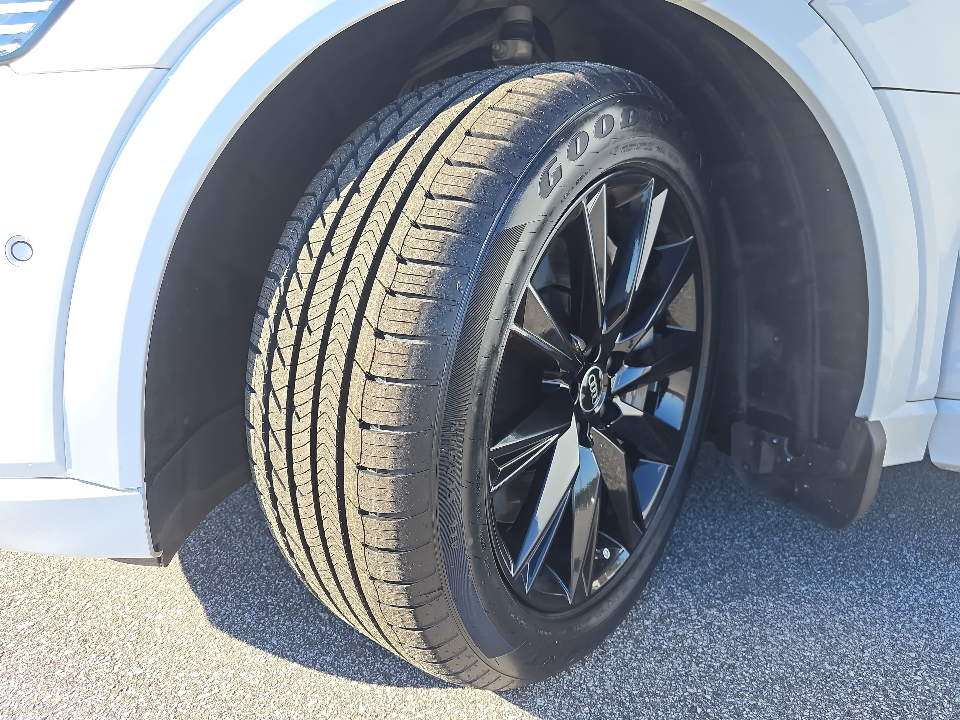 Certified 2022 Audi e-tron Premium image 31