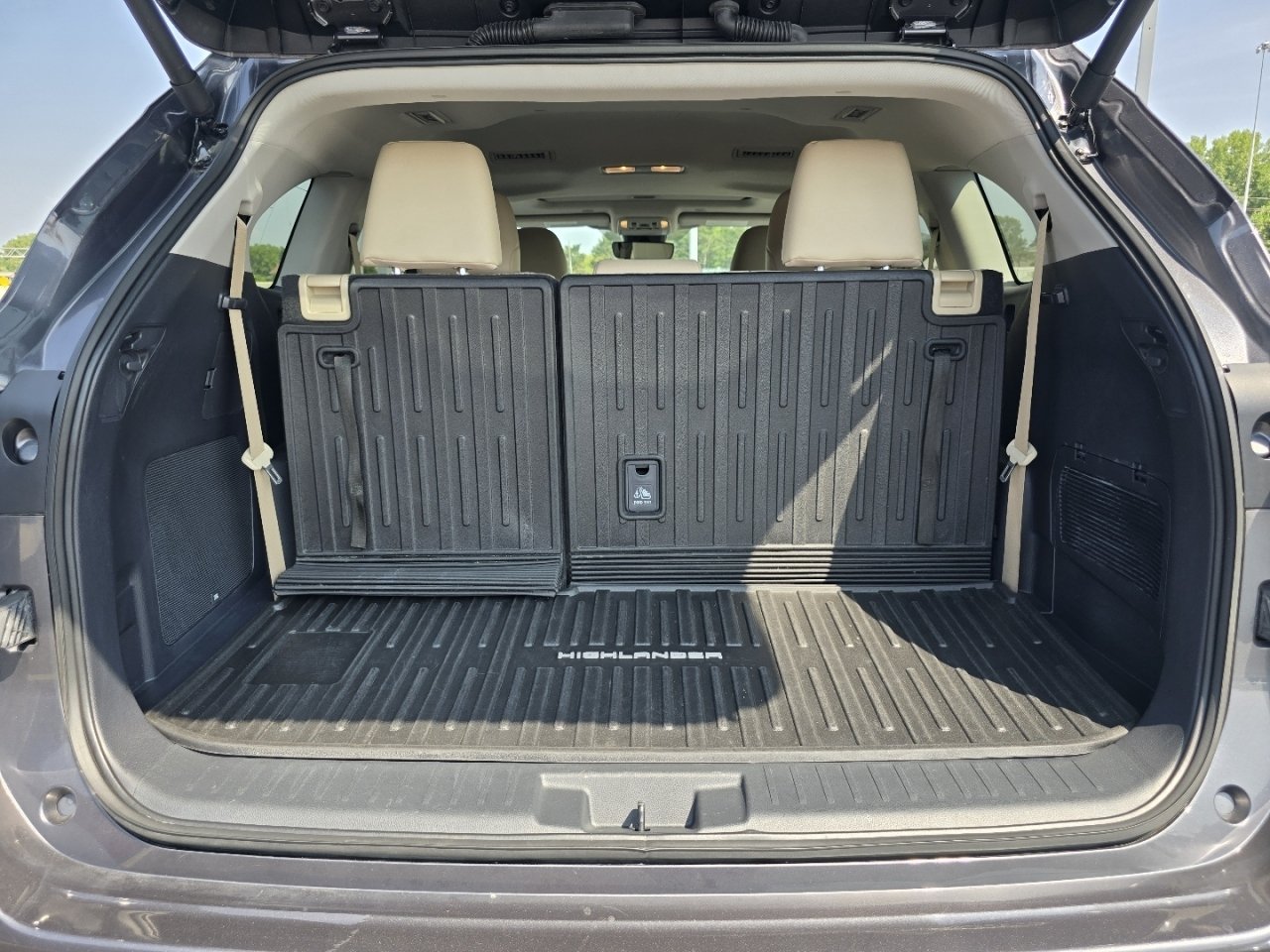 Certified 2024 Toyota Highlander Limited AWD/4WD image 21