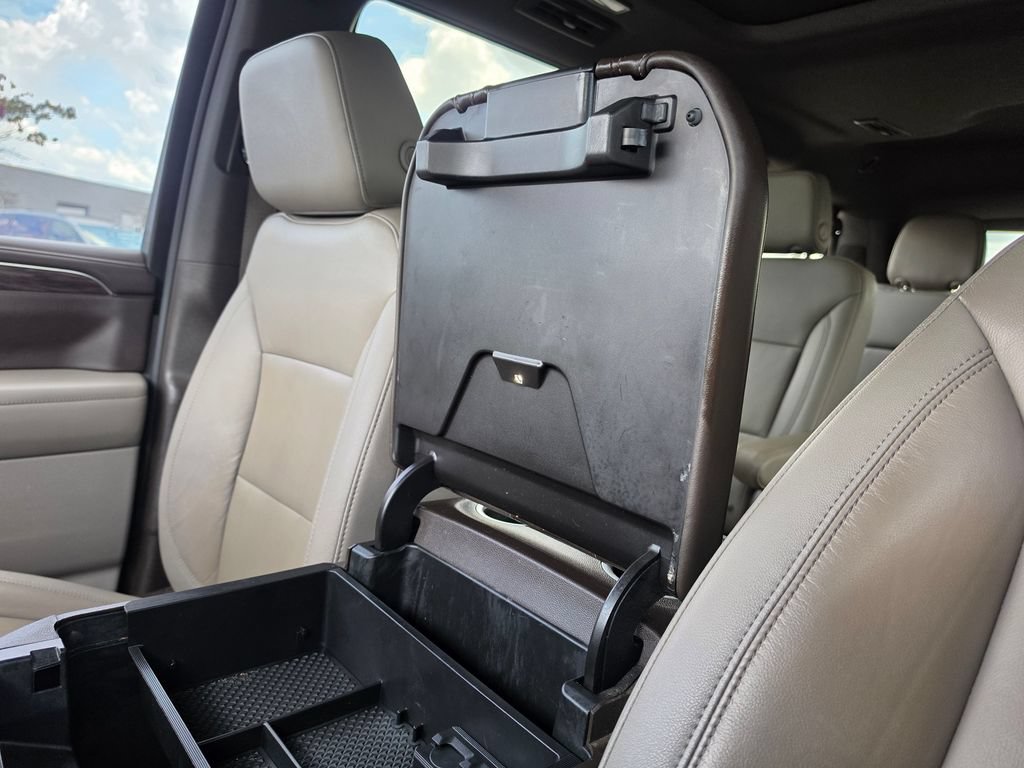 Used 2021 Chevrolet Tahoe Z71 w/ Luxury Package AWD/4WD image 30