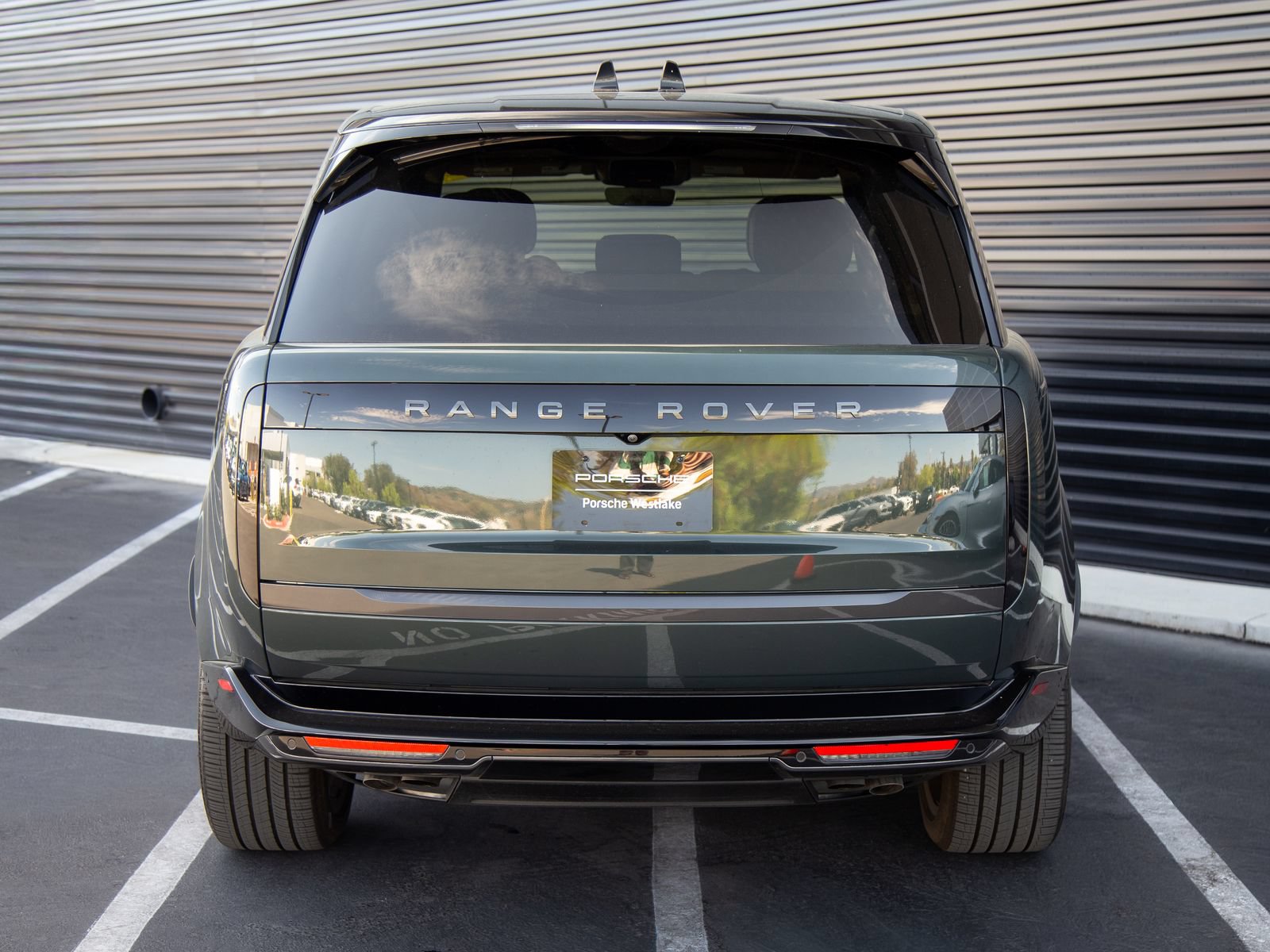Used 2025 Land Rover Range Rover SE AWD/4WD image 6