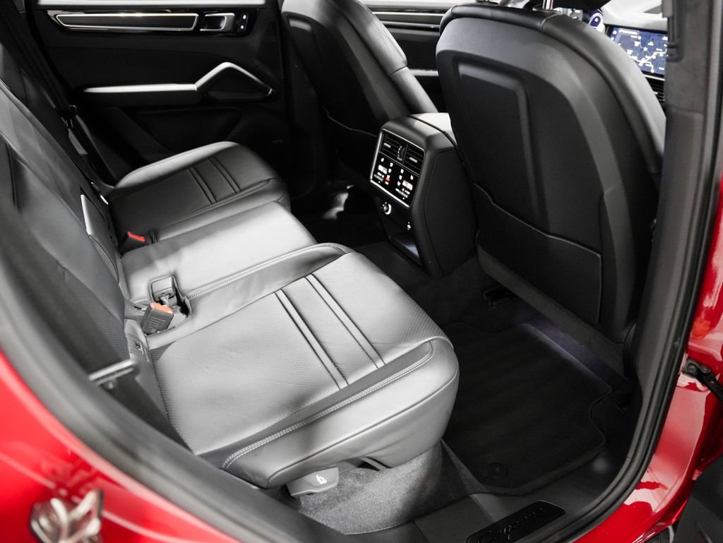 Used 2023 Porsche Cayenne GTS AWD/4WD image 33
