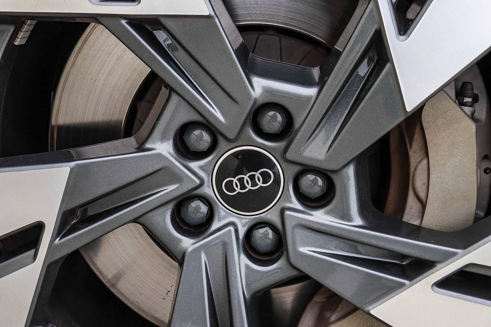 Used 2023 Audi e-tron Premium w/ Convenience Plus Package image 15