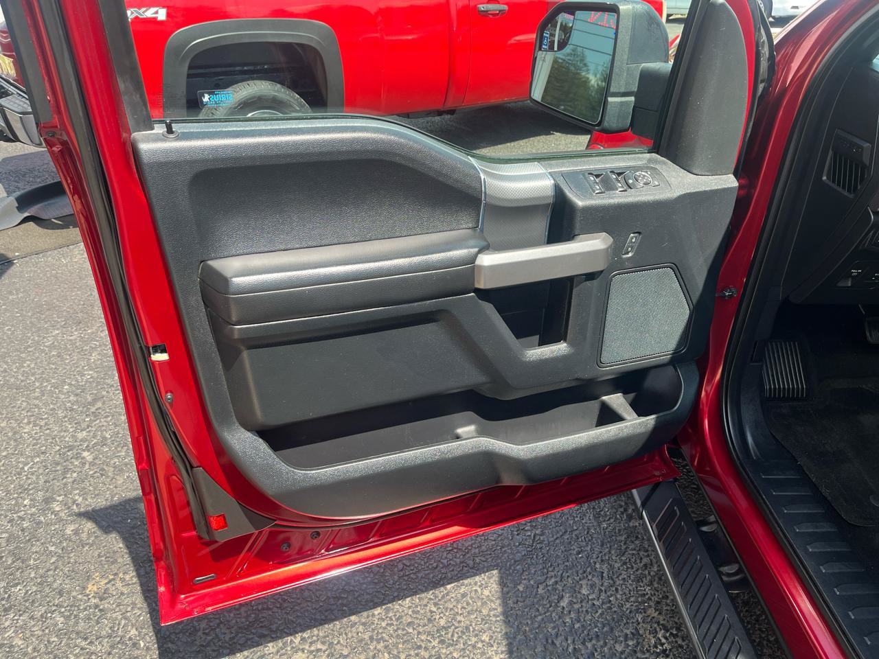 Used 2017 Ford F150 XLT w/ Equipment Group 302A Luxury AWD/4WD image 25