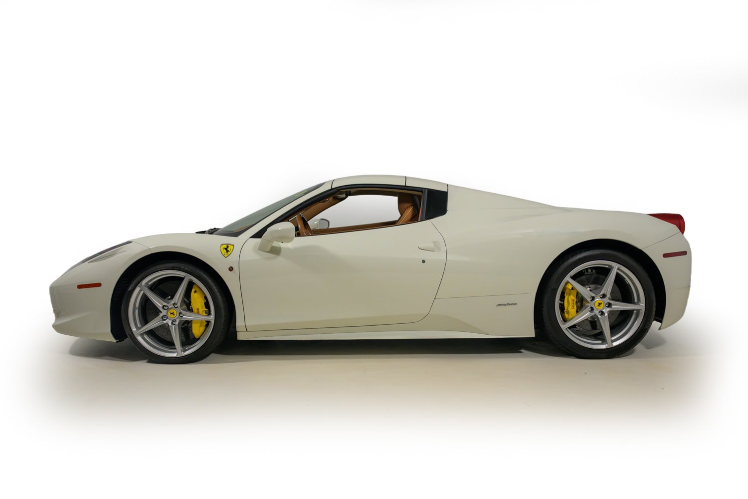 Used 2015 Ferrari 458 Spider RWD image 3