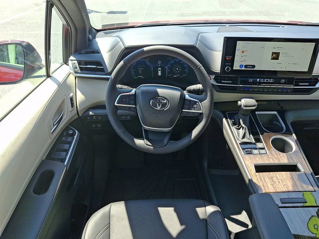Used 2026 Toyota Sienna Limited AWD/4WD image 12