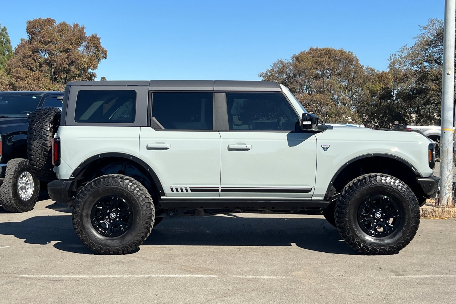 Certified 2021 Ford Bronco First Edition AWD/4WD image 3