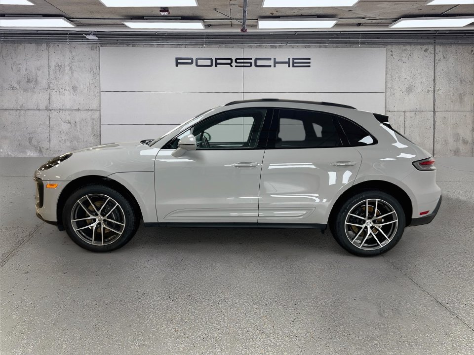 Certified 2024 Porsche Macan AWD/4WD image 2