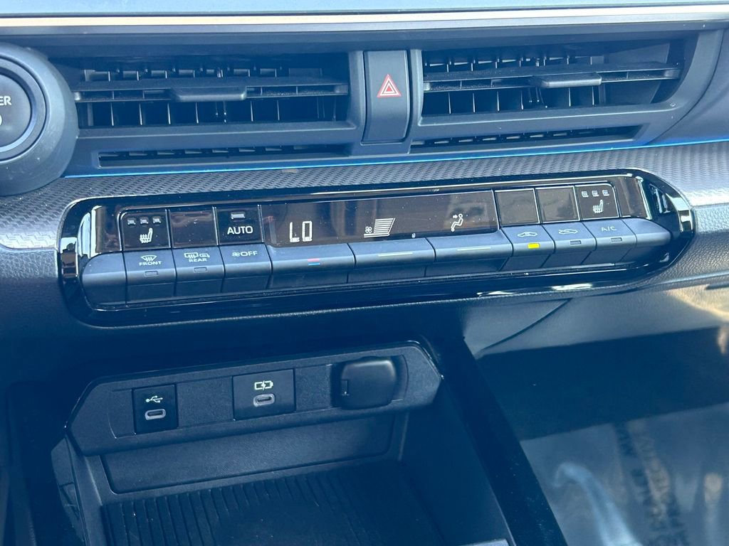 Used 2025 Toyota Prius XLE FWD image 30