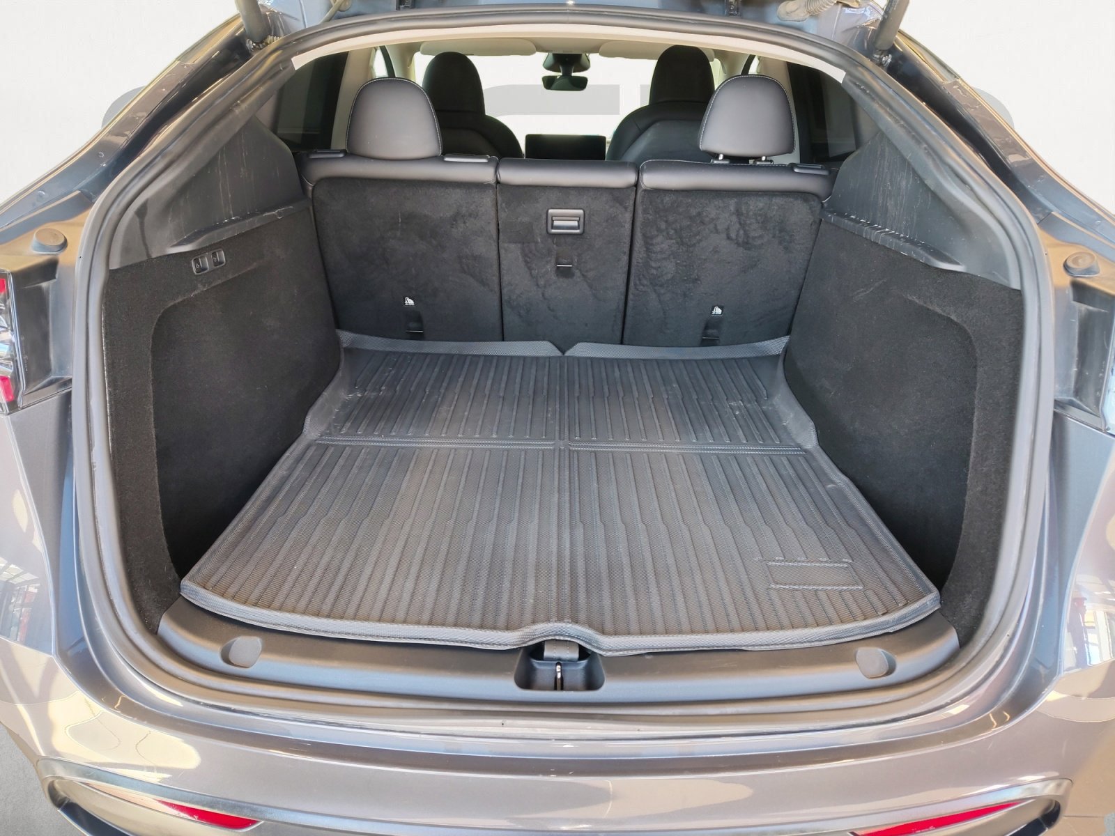 Used 2023 Tesla Model Y Long Range image 16