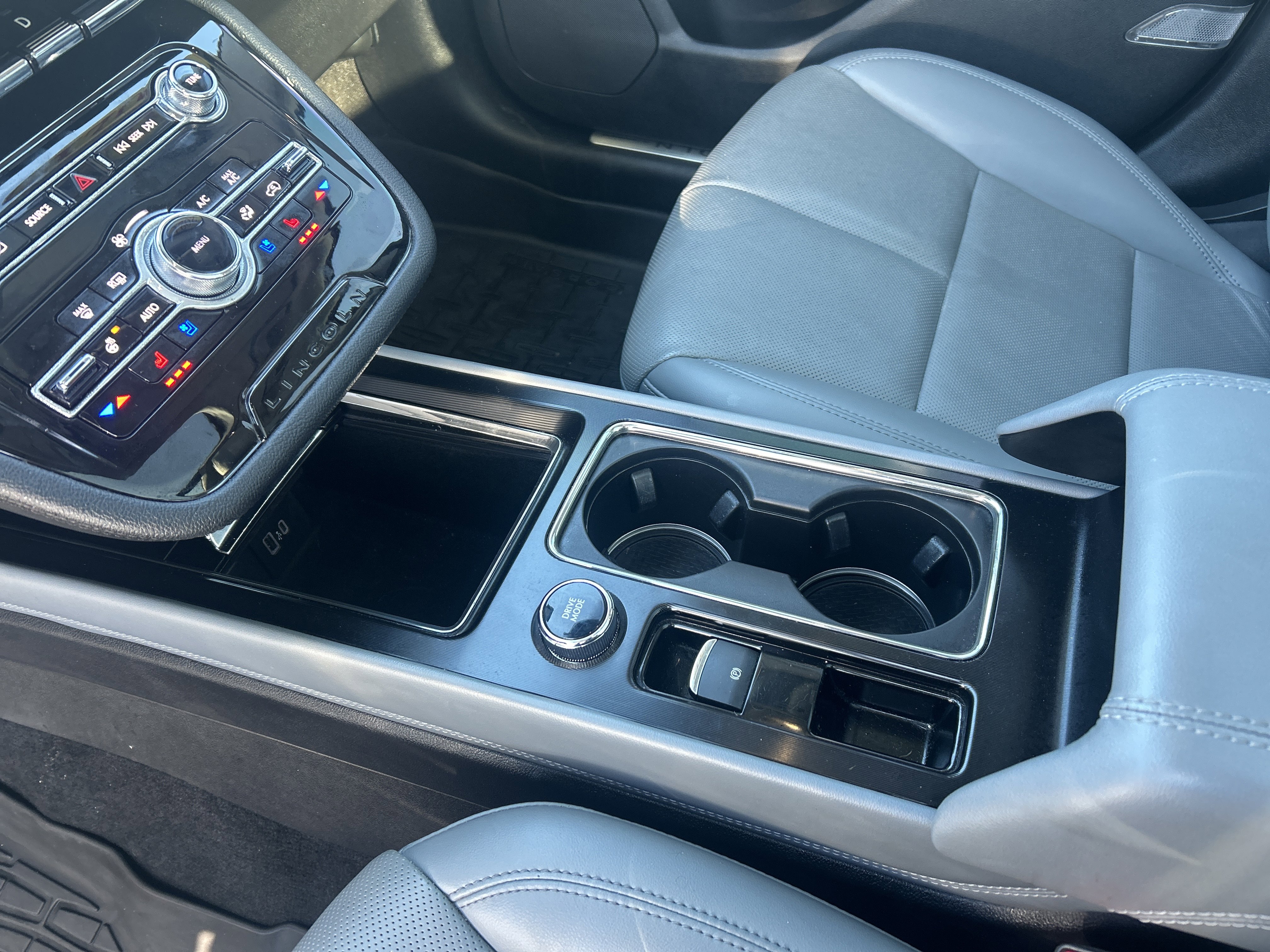 Used 2021 Lincoln Corsair Reserve w/ Equipment Group 201A image 20