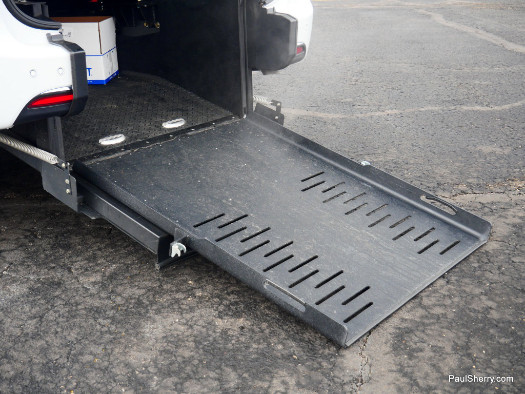 Used 2024 Chrysler Pacifica Touring image 15