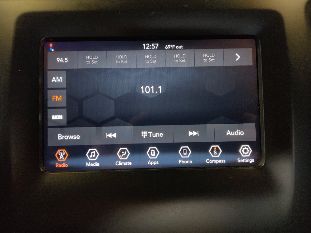 Used 2019 Jeep Cherokee Latitude Plus FWD image 25