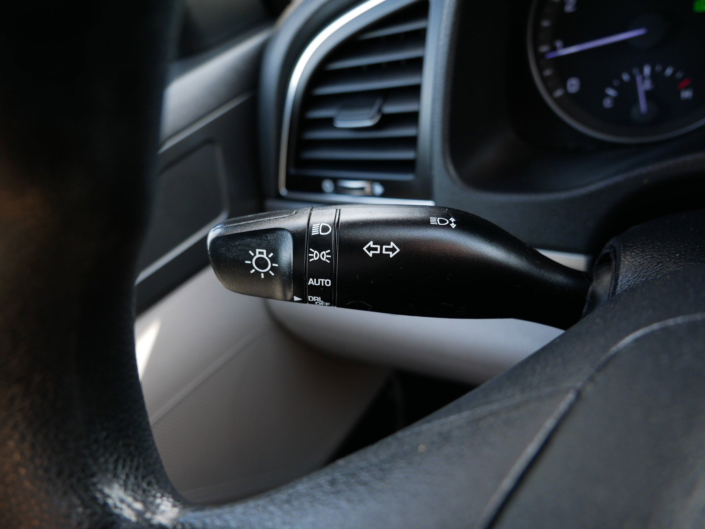 Used 2017 Hyundai Elantra SE FWD image 30