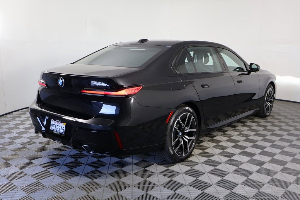 Used 2023 BMW 740i w/ Parking Assistance Package RWD image 4