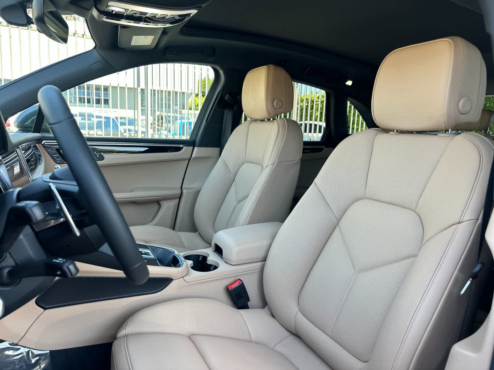 New 2026 Porsche Macan AWD/4WD image 5