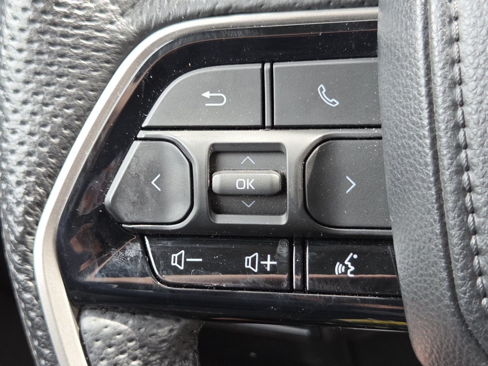 Used 2024 Toyota Sequoia SR5 w/ SR5 Premium Package AWD/4WD image 16