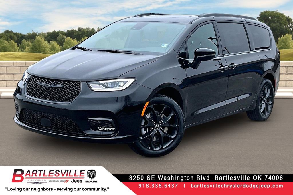 New 2026 Chrysler Pacifica Select