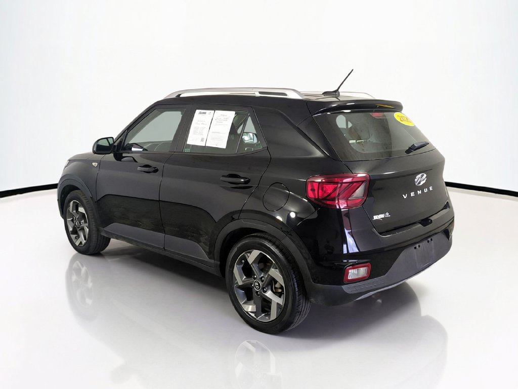 Used 2025 Hyundai Venue SEL FWD image 9