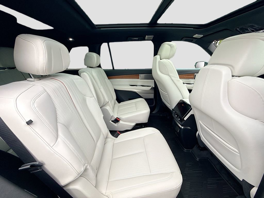 New 2026 Cadillac Vistiq Sport w/ LPO, Floor Liner Package image 30