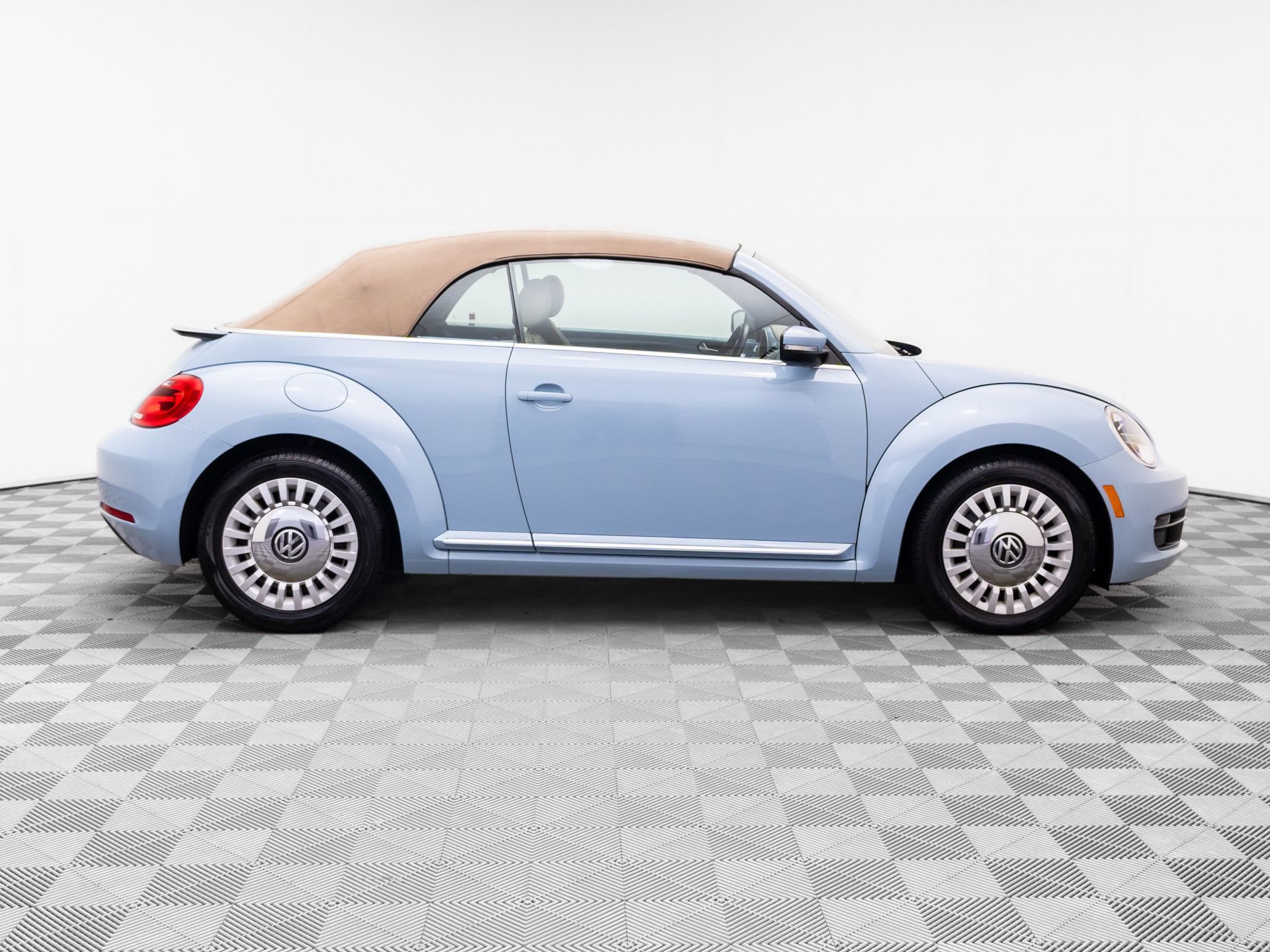 Used 2013 Volkswagen Beetle 2.5 FWD image 6