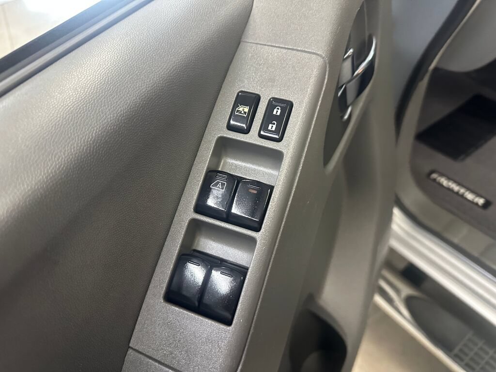 Used 2020 Nissan Frontier SV AWD/4WD image 7
